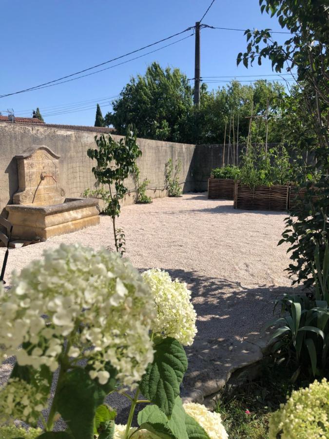 Lulu En Provence LʼIsle-sur-la-Sorgue Exterior foto
